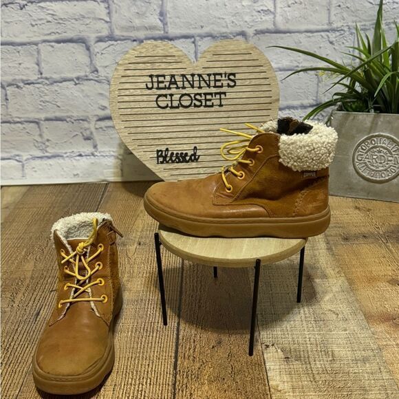 Camper Kids
Kiddo faux-shearling lined boots - Picture 3 of 14